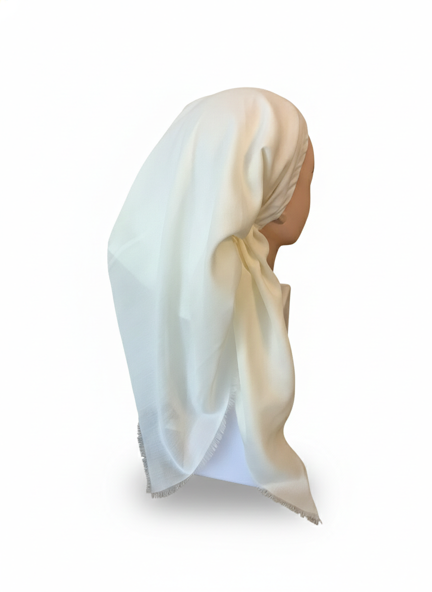 Mannequin head wearing a white tichel